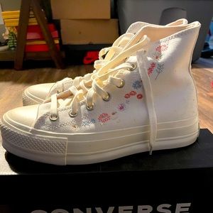 Flower broided Converse